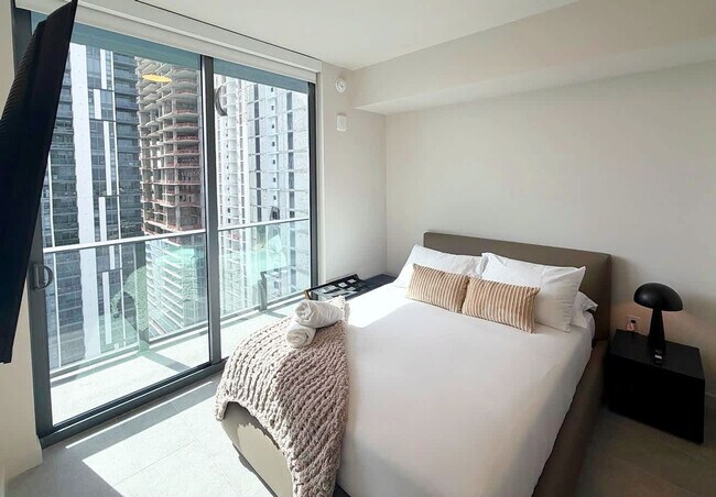 Building Photo - 121 NE 5th St