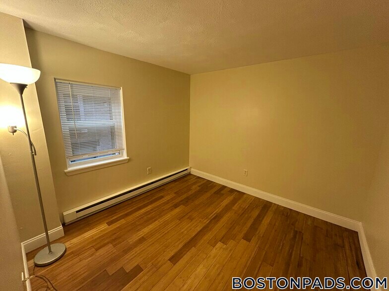 Building Photo - 20 Bartlett Pl