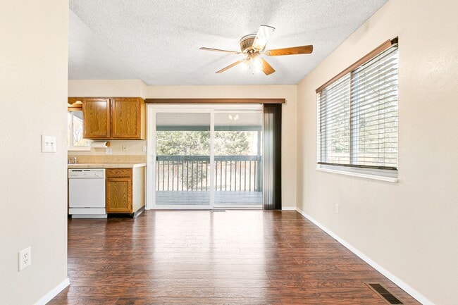 Building Photo - 1405 S Sierra Dr