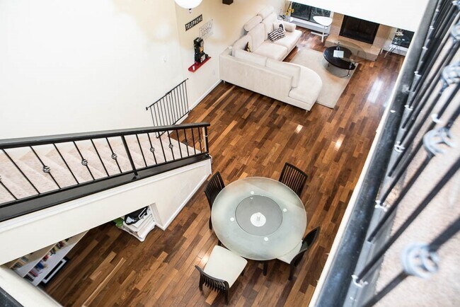 Building Photo - 1112 Bering Dr