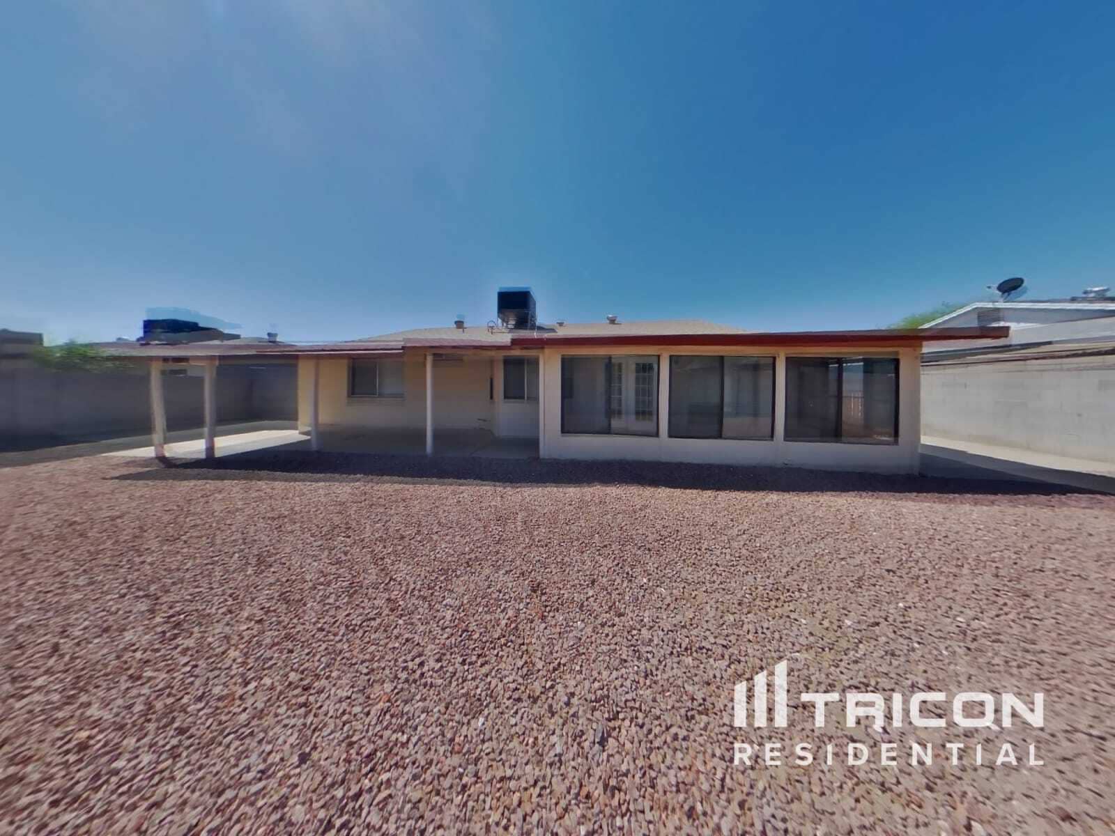 Building Photo - 8838 W Cinnabar Ave
