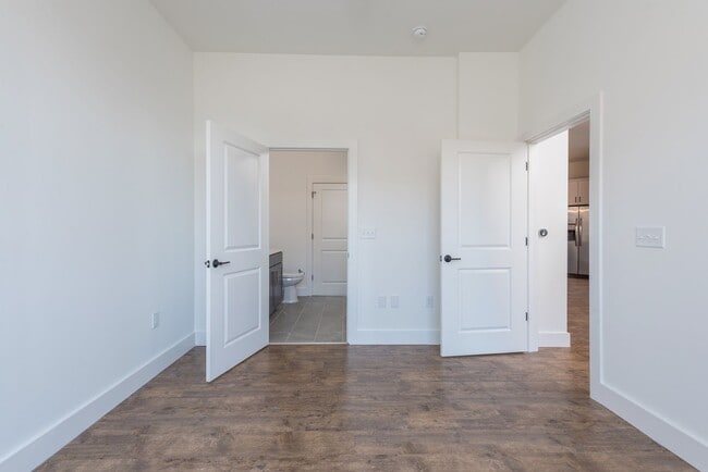 Building Photo - Downtown Asheville Apartment!