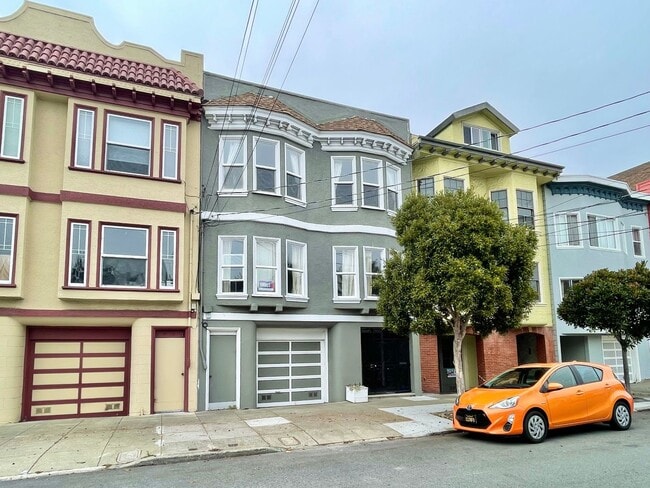 Building Photo - Charming Garden Apartment w/Deck, Prime Inner Richmond Location PROGRESSIVE