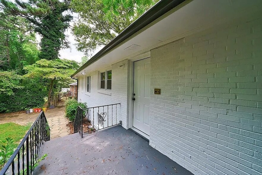 Building Photo - 254 Richardson Rd NW