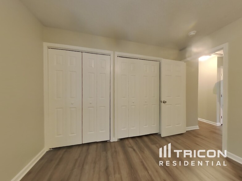 Building Photo - 1350 Redwood Cir