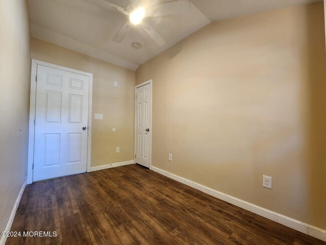 Building Photo - 43 Shoreland Terrace