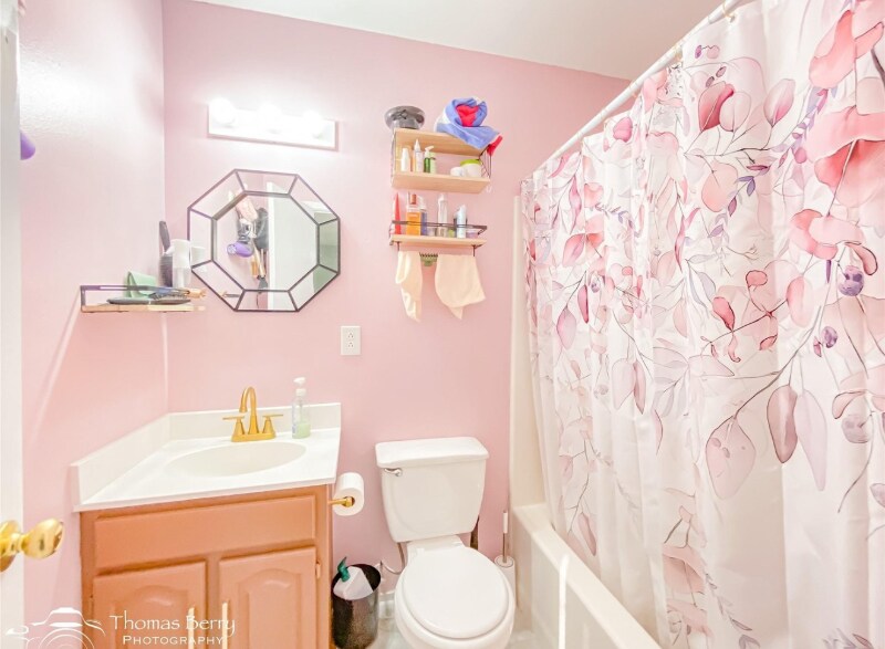 Building Photo - 342 Meander St