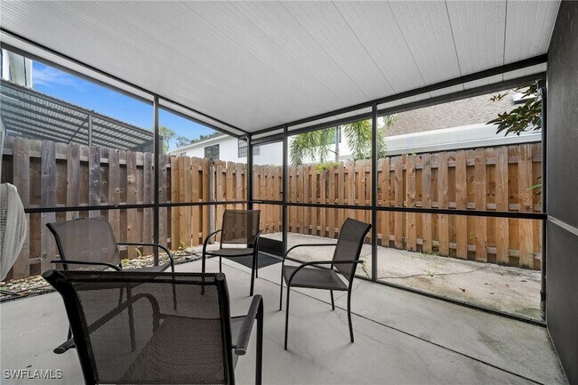 Building Photo - 833 Meadowland Dr