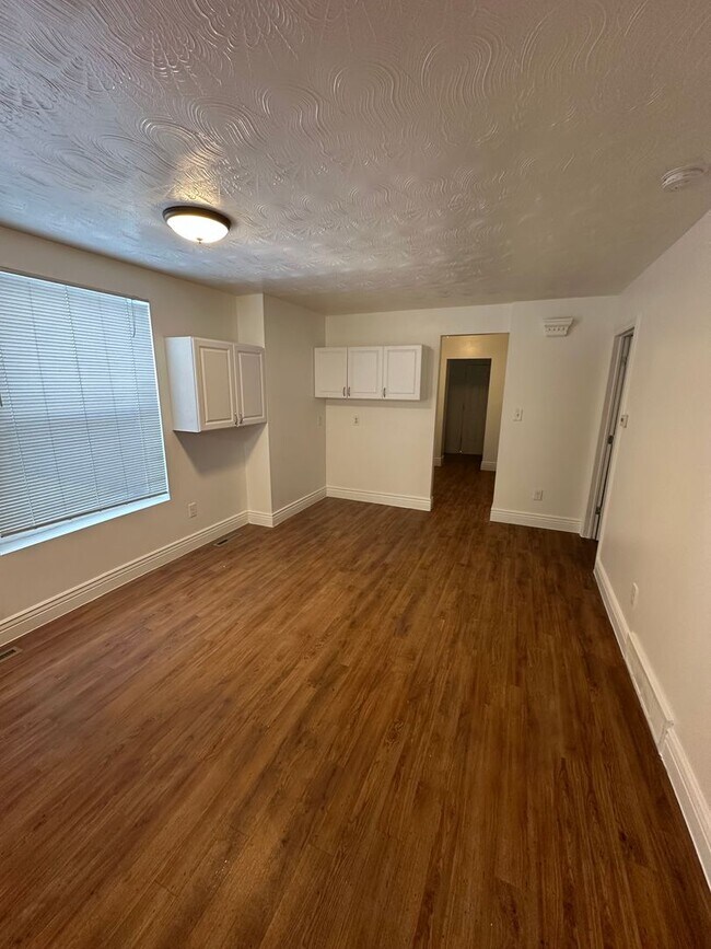 Building Photo - 1522 9th Ave