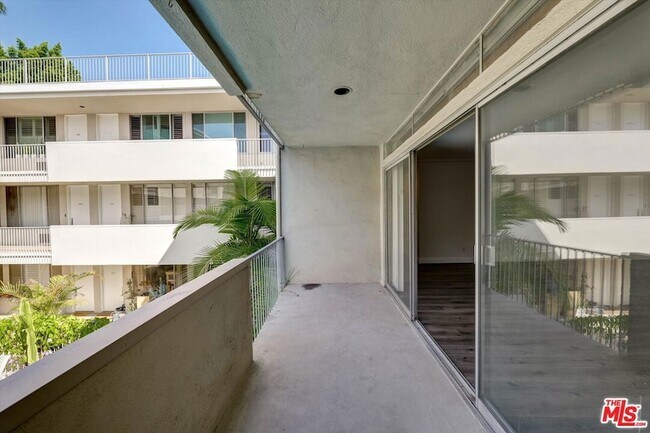 Building Photo - 1200 Flores St