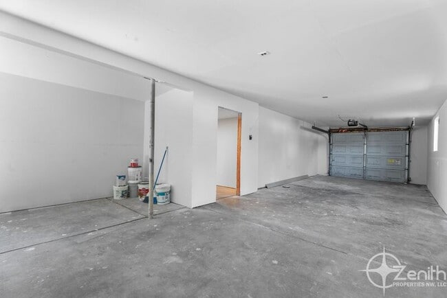 Building Photo - 4207 NE 59th Ave