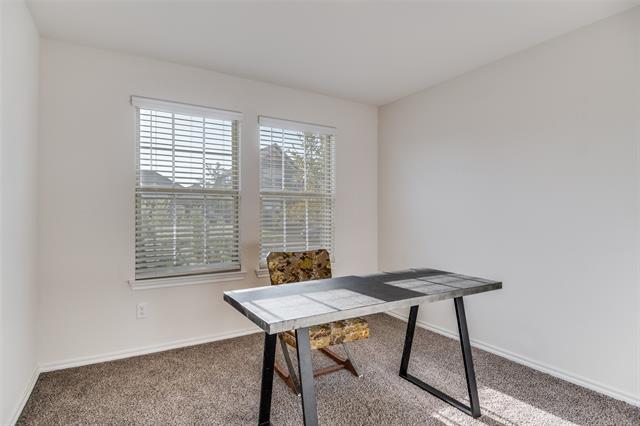 Building Photo - 11220 W Pond Dr