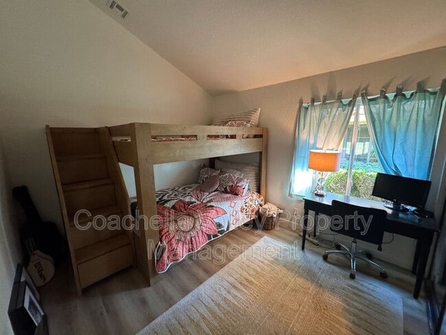 Building Photo - 77739 Woodhaven Dr S