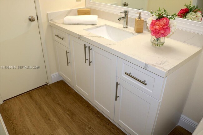 Building Photo - 401 Gardens Dr