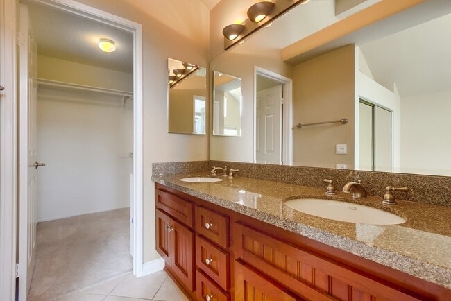 Building Photo - Lovely Home | Prime Westpark Location