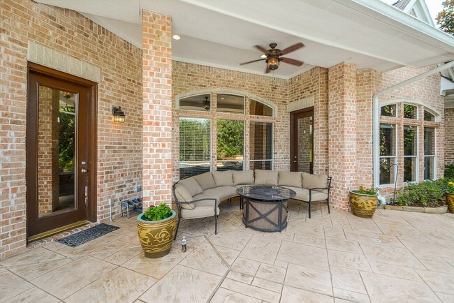 Building Photo - 15302 Bandera Falls Bend