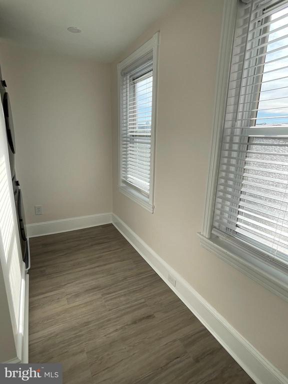 Building Photo - 760 W Railroad Ave