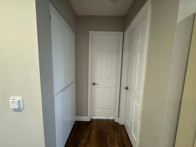 Building Photo - Spacious 2 Bed / 2 Bath Long Beach Condo Near Traffic Circle, CSULB & Belmont Heights