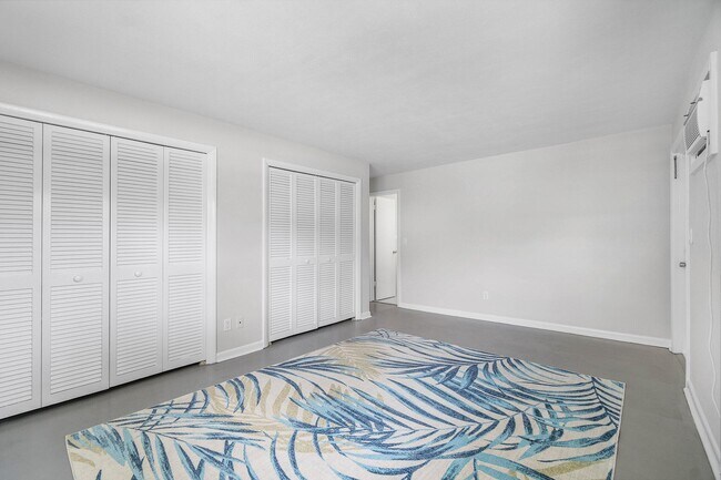 Building Photo - 5615 N Ocean Blvd