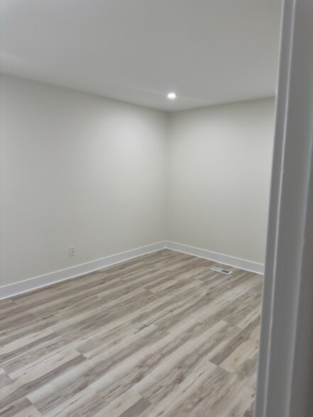Building Photo - 10018 Jeanes St