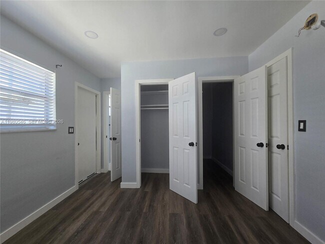 Building Photo - 4095 N Andrews Ave