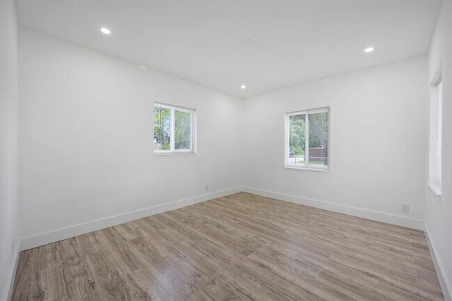 Building Photo - 2601 Taylor St