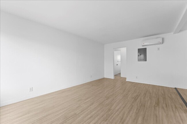 Building Photo - 376 N Ave 57