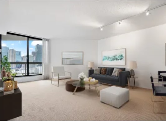 Building Photo - 728 N Dearborn St