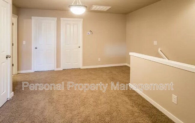 Building Photo - 5914 NE 71st Ave