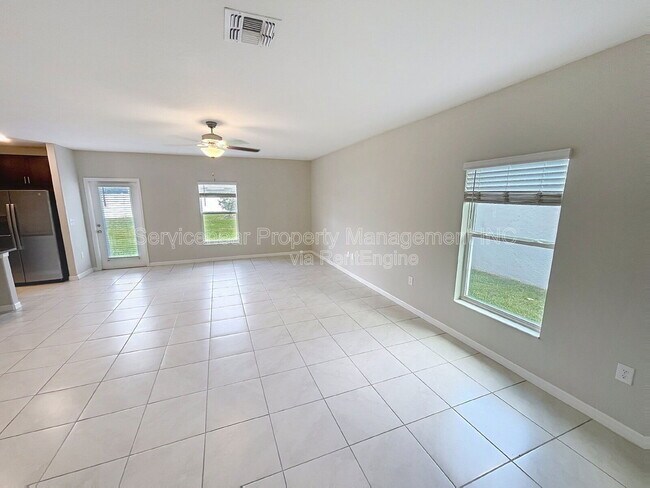 Building Photo - 10352 Blue Plume Ct