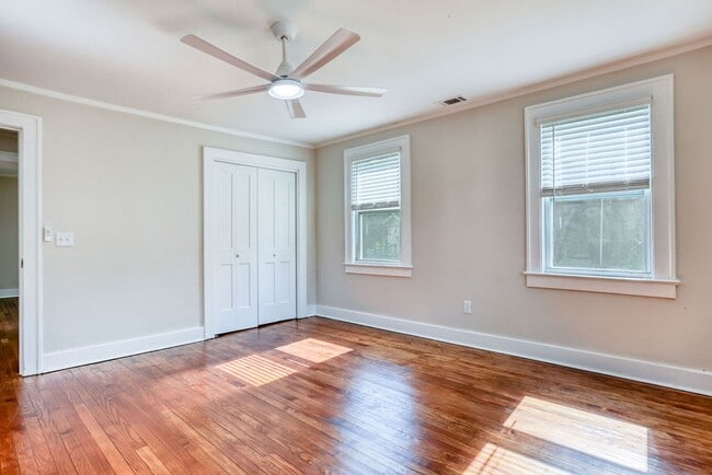 Building Photo - Renovated 2 bdrm home in East Savannah