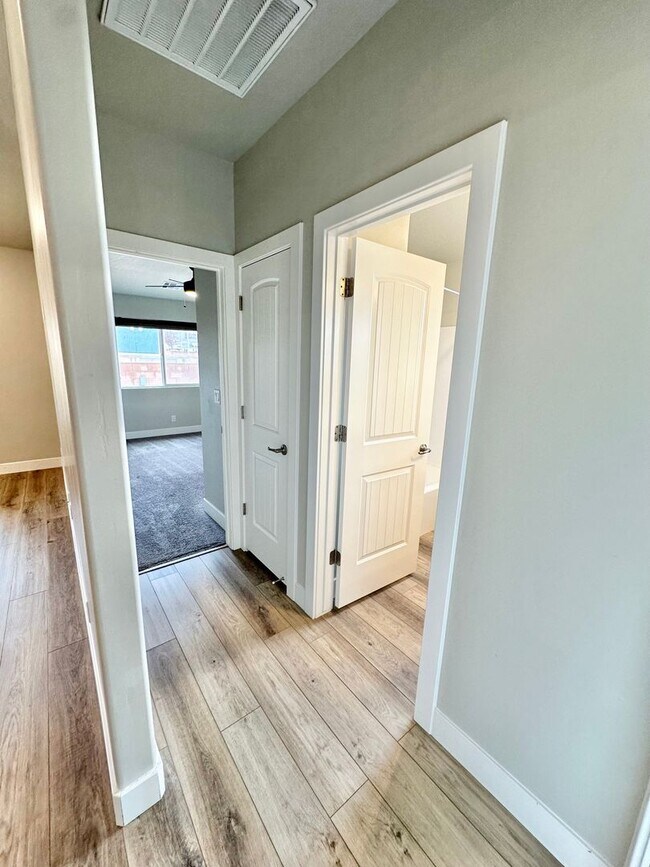 Building Photo - Beautiful Red Waters Home