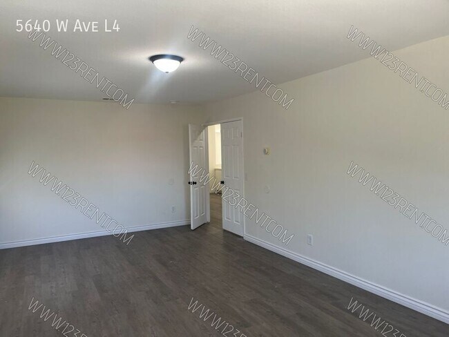 Building Photo - 5640 W Ave L4