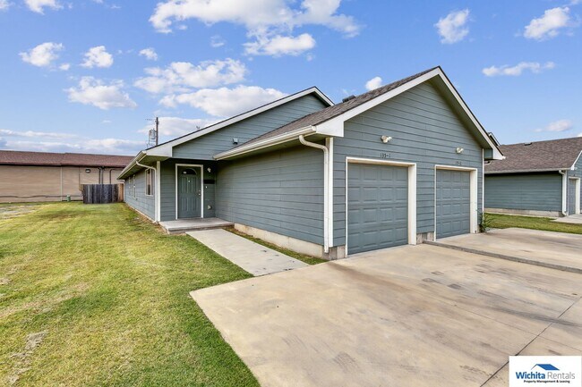 Building Photo - Westside duplex - 3 Bedroom 2 Bathroom  **...