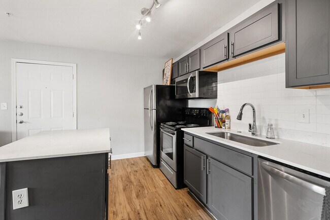 Building Photo - 8054 Exchange Dr