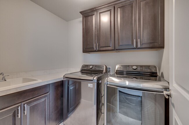 Building Photo - Beautiful 4 bedroom home in Canterbury Par...