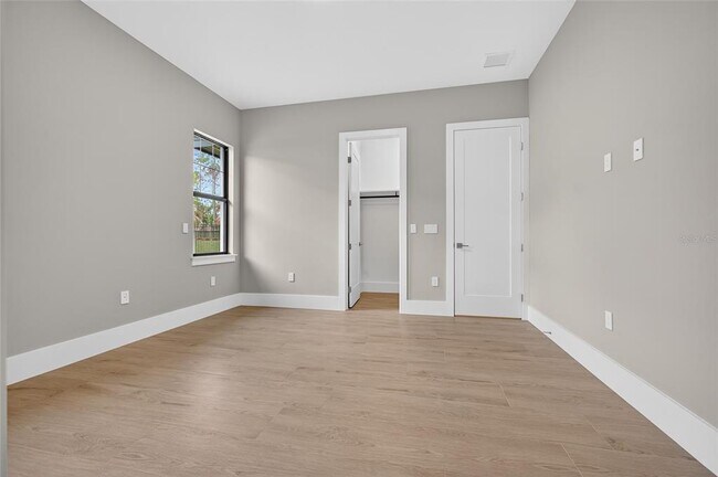 Building Photo - 16130 Pendio Dr