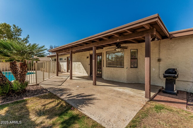 Building Photo - 6827 E Redfield Rd