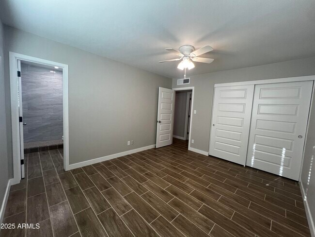 Building Photo - 6240 N 31st Ave