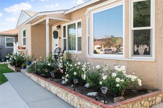 Building Photo - 4637 Hackett Ave