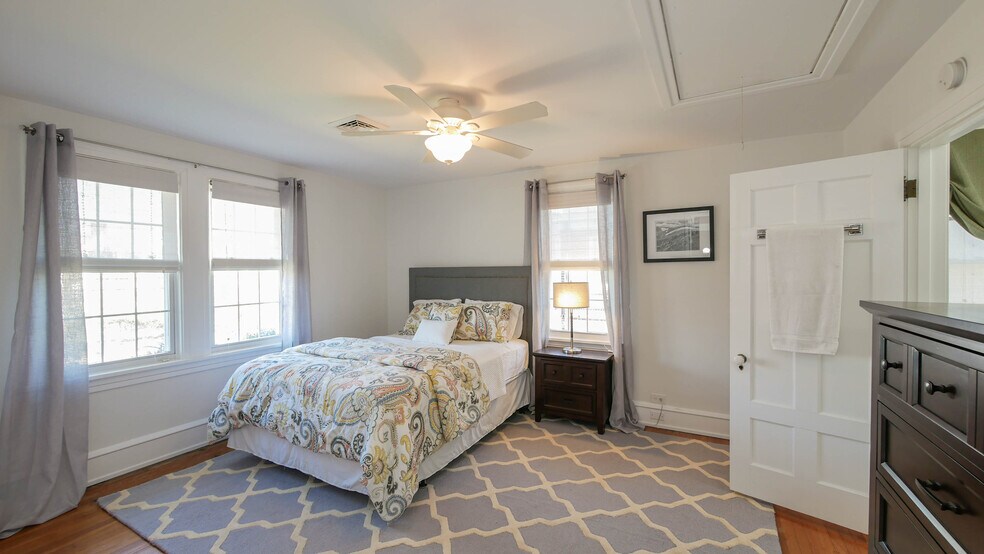 Building Photo - 6104 Ventnor Ave