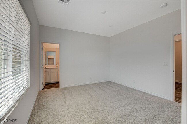 Building Photo - 206 Callen Falls Ave