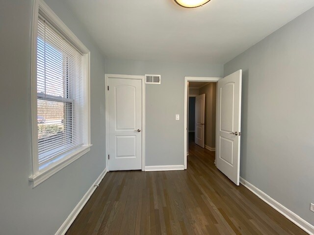 Building Photo - 500 Braeside Rd