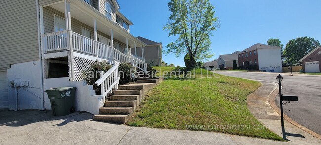 Building Photo - Urban Oasis: Modern Comfort Meets Convenie...