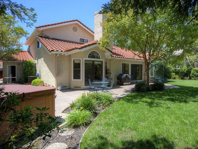 Building Photo - 4 br, 2.5 bath House - 104 Woodranch Circle