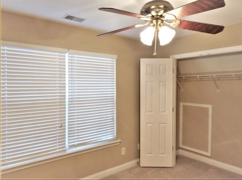 Building Photo - 1017 Stonehollow Way