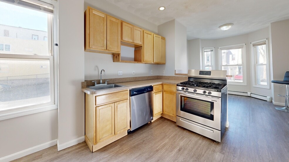 Building Photo - 329 Paris St