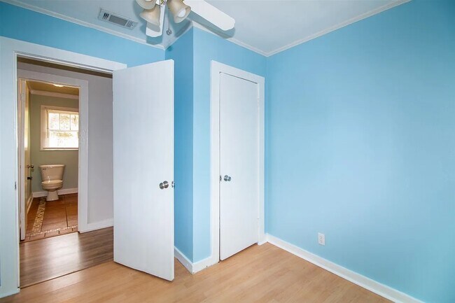 Building Photo - 5016 Saray Way