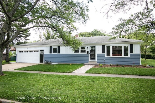 Primary Photo - 690 Highland Pl