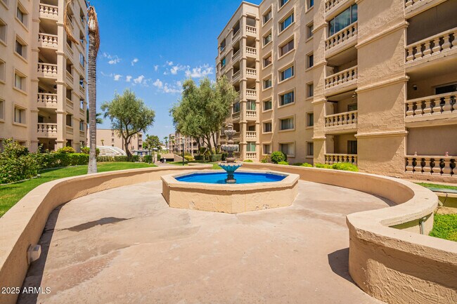 Building Photo - 7930 E Camelback Rd